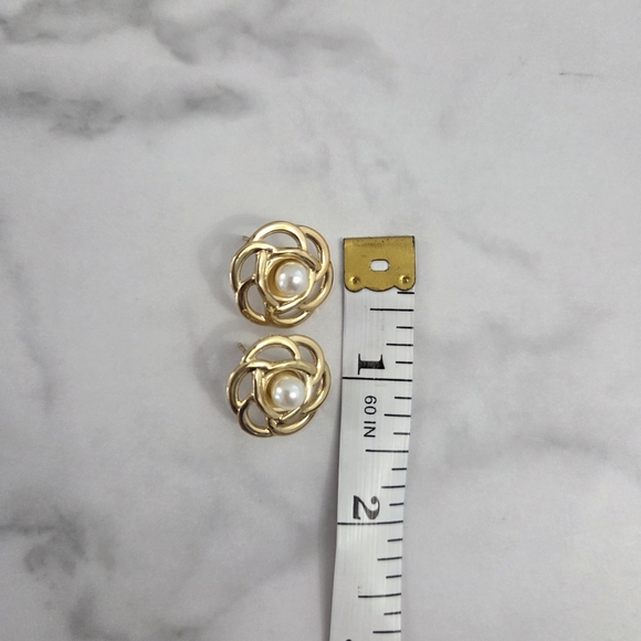 Stainless Steel Vintage Petals Flower Gold Stud Earrings - Picture 6 of 6